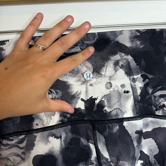 Lululemon Wunder Under Crop Hi-Rise Luxtreme Obscurred Black Dusty Mauve Size 6 - Picture 4 of 6